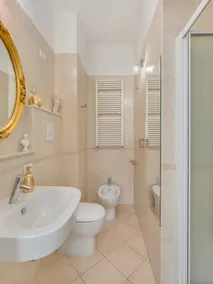 HARMONY-LUX APARTMENT 100 mt from Central Station - Image 4