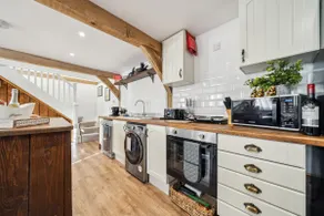 Peaceful New Forest barn retreat with Hot Tub - Image 5