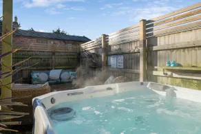 Peaceful New Forest barn retreat with Hot Tub - Image 4