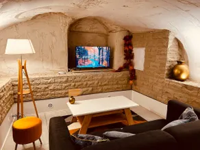La Cave aux Lumières: Easy access - Downtown - Wifi - Image 2
