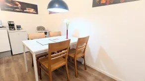 Familjevänlig lägenhet med gratis parkering - Image 5