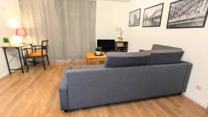 Familjevänlig lägenhet med gratis parkering - Image 3