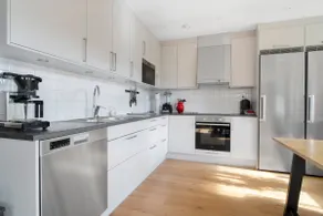 Modern Ski-In Flat w/ Parking and Stunning Views - Image 2