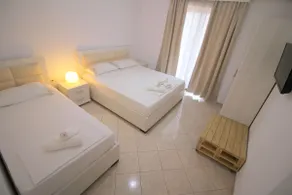 Garden Villa Apartment 3 - Image 4