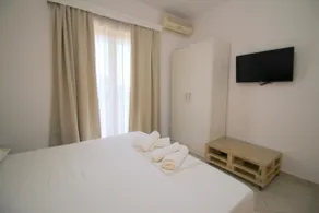 Garden Villa Apartment 3 - Image 3