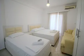 Garden Villa Apartment 3 - Image 5