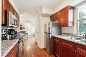 Cute 2Bed 1 1/2 bath parking included walk to FQ - Image 4