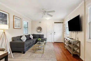 Cute 2Bed 1 1/2 bath parking included walk to FQ - Image 2