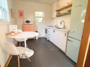 Beach & Sauna: Colourful 2-Bedroom Cottage - Image 3