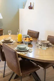 Spacious & relaxing cottage stay with free parking - Image 2