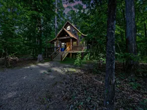 Stunning Bear Den Cabin - Image 2