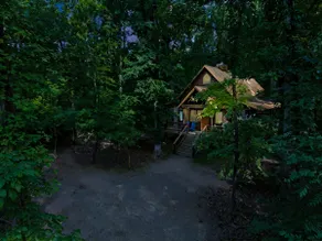 Stunning Bear Den Cabin - Image 3