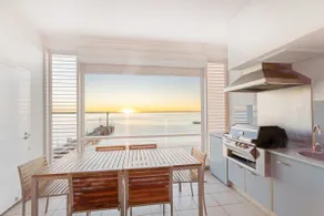 Deep Blue 13 - Beachfront Apartment - Image 2