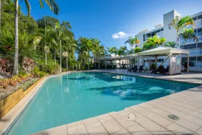 Deep Blue 13 - Beachfront Apartment - Image 4