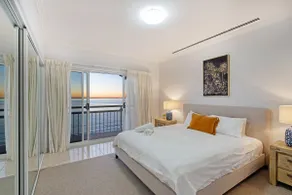 Deep Blue 13 - Beachfront Apartment - Image 3