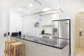 Deep Blue 13 - Beachfront Apartment - Image 5