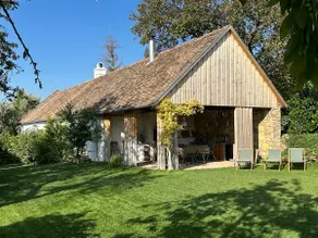 ALMOND GARDEN, Beamed House - Image 2