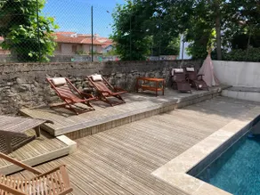 Apartment with large balcony, pool and parking - Image 2