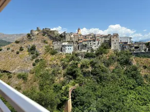 Luxury apartment with views and renovation in Italy - Image 5