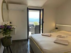 Luxury apartment with views and renovation in Italy - Image 4
