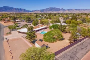 *NEW* 4BR/2BTH • Pool & Grill • Central Location - Image 2