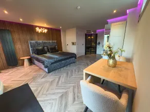 Royal Suite - Image 2