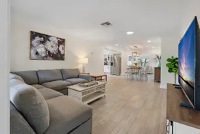 Gorgeous home 10 minutes to Madeira Beach with jacuzzi. - Image 5