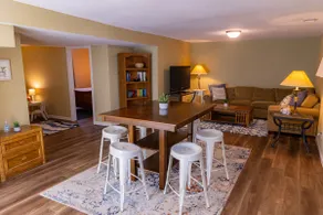 2 Br, 1 Ba Cozy, Downtown Retreat - Image 4