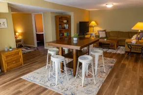 2 Br, 1 Ba Cozy, Downtown Retreat - Image 3