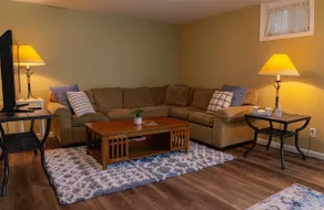 2 Br, 1 Ba Cozy, Downtown Retreat - Image 2