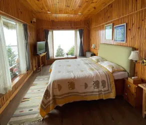A Charming 1 BR Wood Cabin near Dhanaulti - Image 4