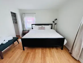 Modern Aesthetic 3bd Family Haven w/ King Bd, Yard - Image 2