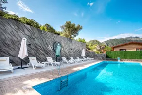 Luxury bungalow with pool, 100 meters from the sea - Image 4