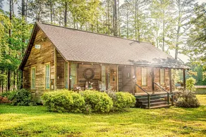 Ellie's Place set on six quiet cozy acres. - Image 2