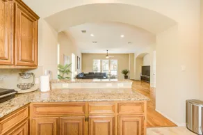3 bed 3.5 Bath King Bed-10 min Downtown & Airport - Image 2
