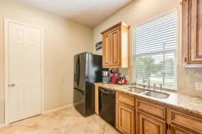 3 bed 3.5 Bath King Bed-10 min Downtown & Airport - Image 5