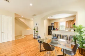 3 bed 3.5 Bath King Bed-10 min Downtown & Airport - Image 4