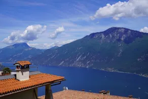 Fantastic accommodation with views over Lake Garda - Image 2