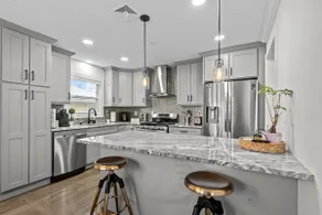 Super Clean • Safe Area • 10 min to Airport-EWR - Image 2