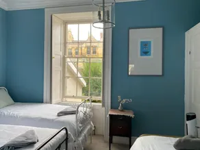 Stunning garden maisonette, v central - Image 2
