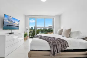 Modern 3BR Condo Rooftop Pool Near Bal Harbor - Image 3