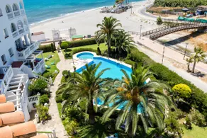Front Line til stranden med fantastisk udsigt, pool & haver. A / C & GRATIS wifi - Image 4