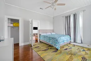 Spacious upstairs unit with 2-level deck - Image 5