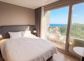 1.4 Sunrise Ocean View · 7-minute walk to the beach Sensual Accommodation | Blue Terra Ocean Suite M1 - Image 4