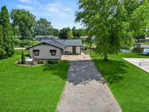 Lake Wawasee! Hot Tub/Gameroom/Pontoon Rental - Image 5