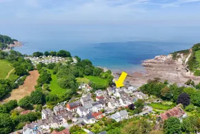 Fabulous seafront house with free parking - Image 3