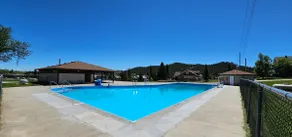 Blue Roof Lodge: Pet-Friendly, Walkable to Downtown Custer - Image 3