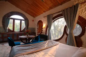 Two in a Den - Cabin Room for Couple - Image 5
