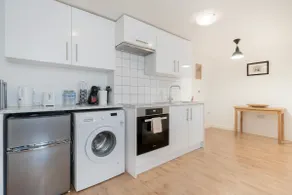 Modern 2 bedrooms apartment central - Image 5