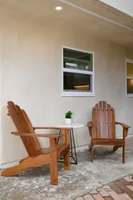 One bedroom condo a block to the best beach ever. - Image 4